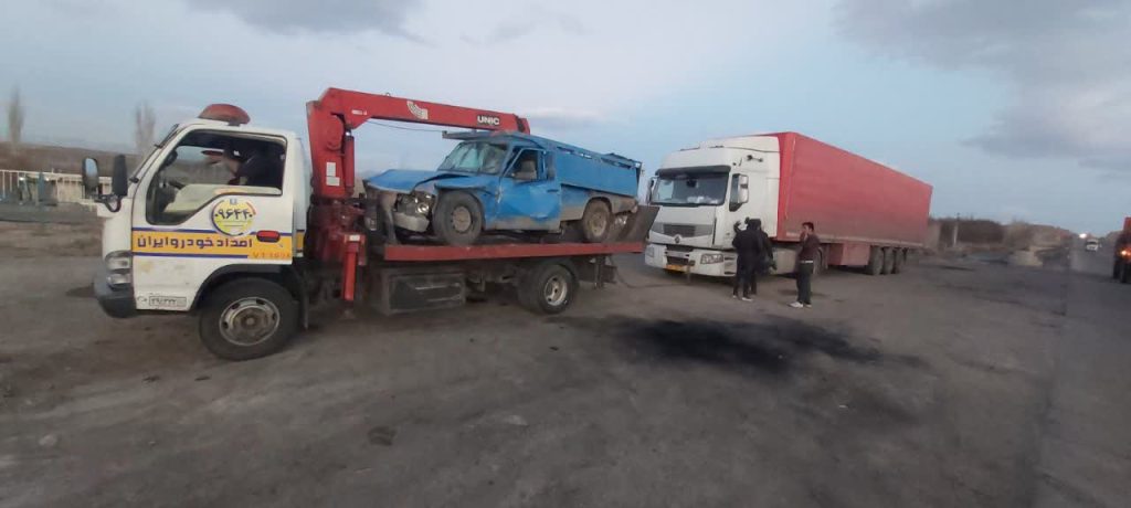 حمل خودرو توسط جرثقیل